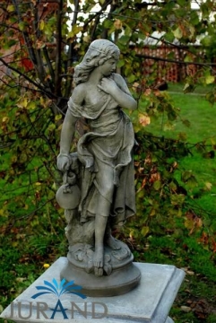 Figura ogrodowa Dziewczyna z dzbanem