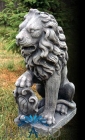 Figura ogrodowa Lew duży z tarczą prawy
