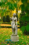 Figura ogrodowa Wenus z jabłkiem